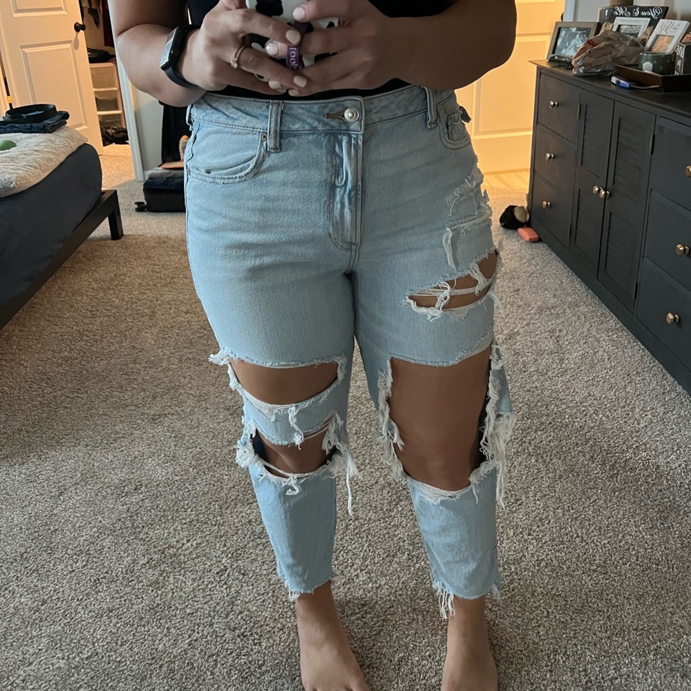 AE mom jeans - strigid ripped